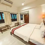99 The Gallery Hotel