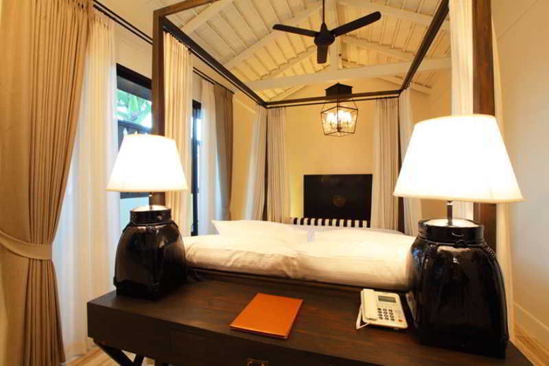 99 The Gallery Hotel