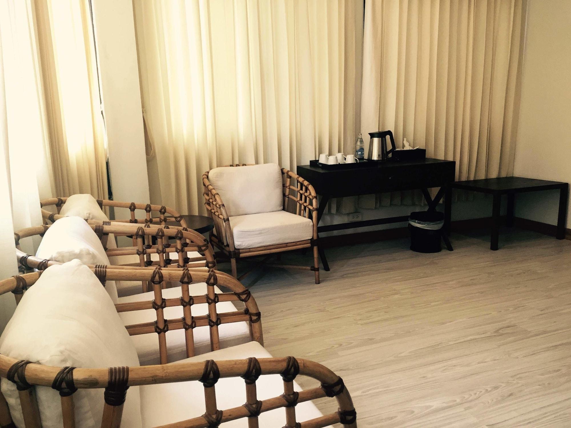 99 The Gallery Hotel 3*